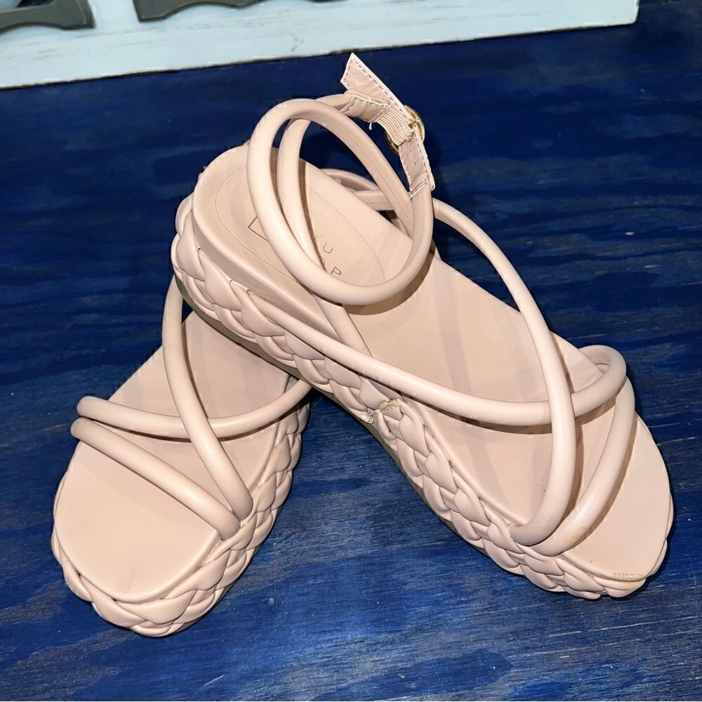 Shu shop Literally like new “Lilith” apricot colored platform strappy sandals-